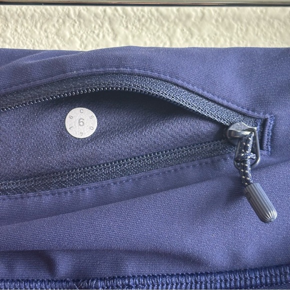 Lululemon Athletica Tight Stuff High Rise 24" Navy Scallop Hem Dot Fade Leggings - Picture 10 of 12